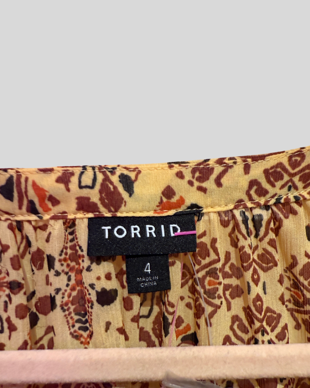 Torrid NWT Yellow Orange Paisley Tie Neck Blouse (4)