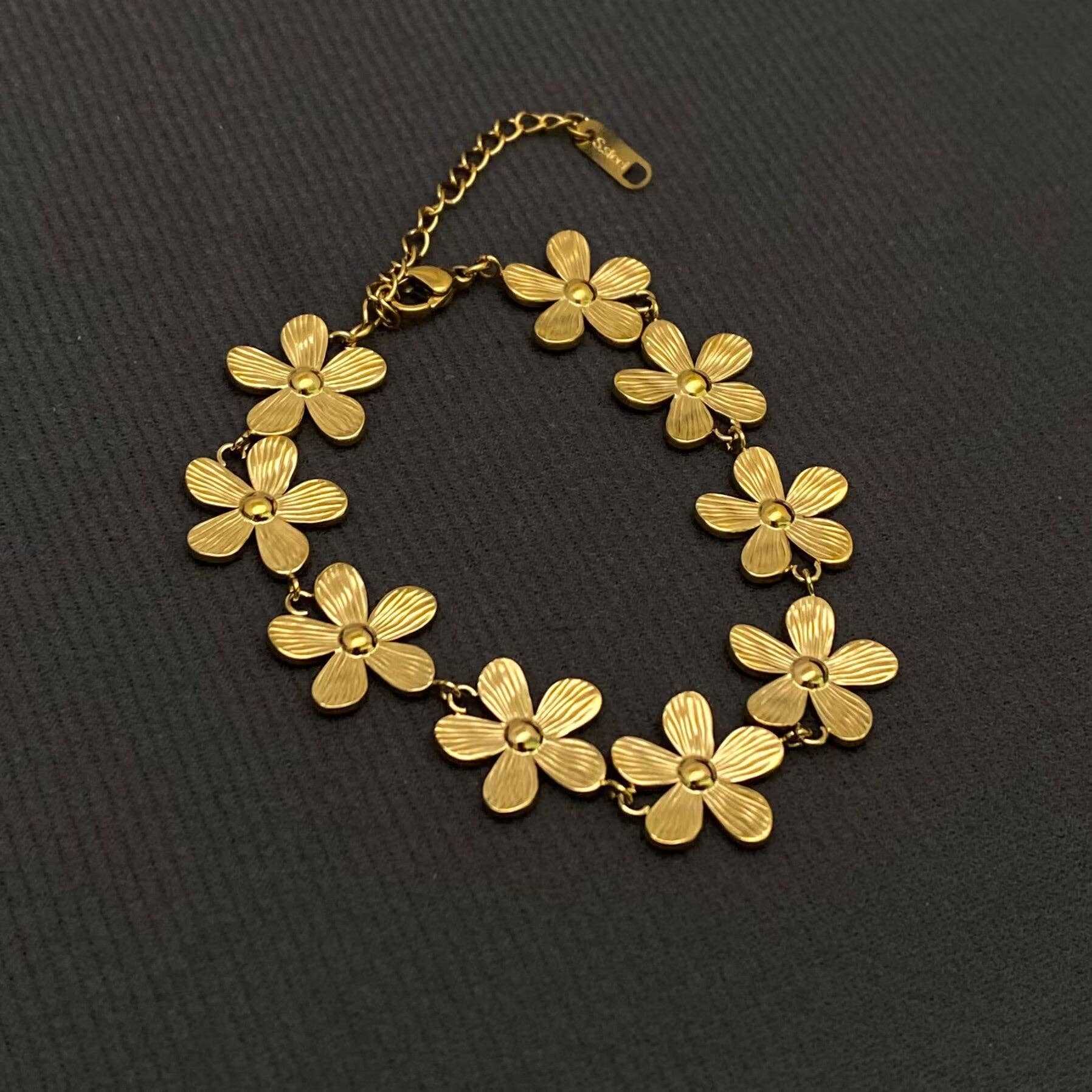 Daisy Linked 18K Gold Plated Stainless Steel Bracelet - FGS