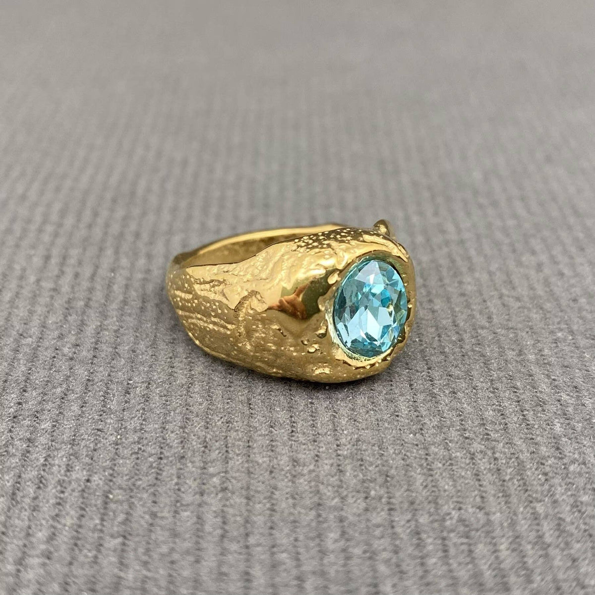 Blue Zircon Inlaid 18K Gold Plated Stainless Steel Ring - FGS