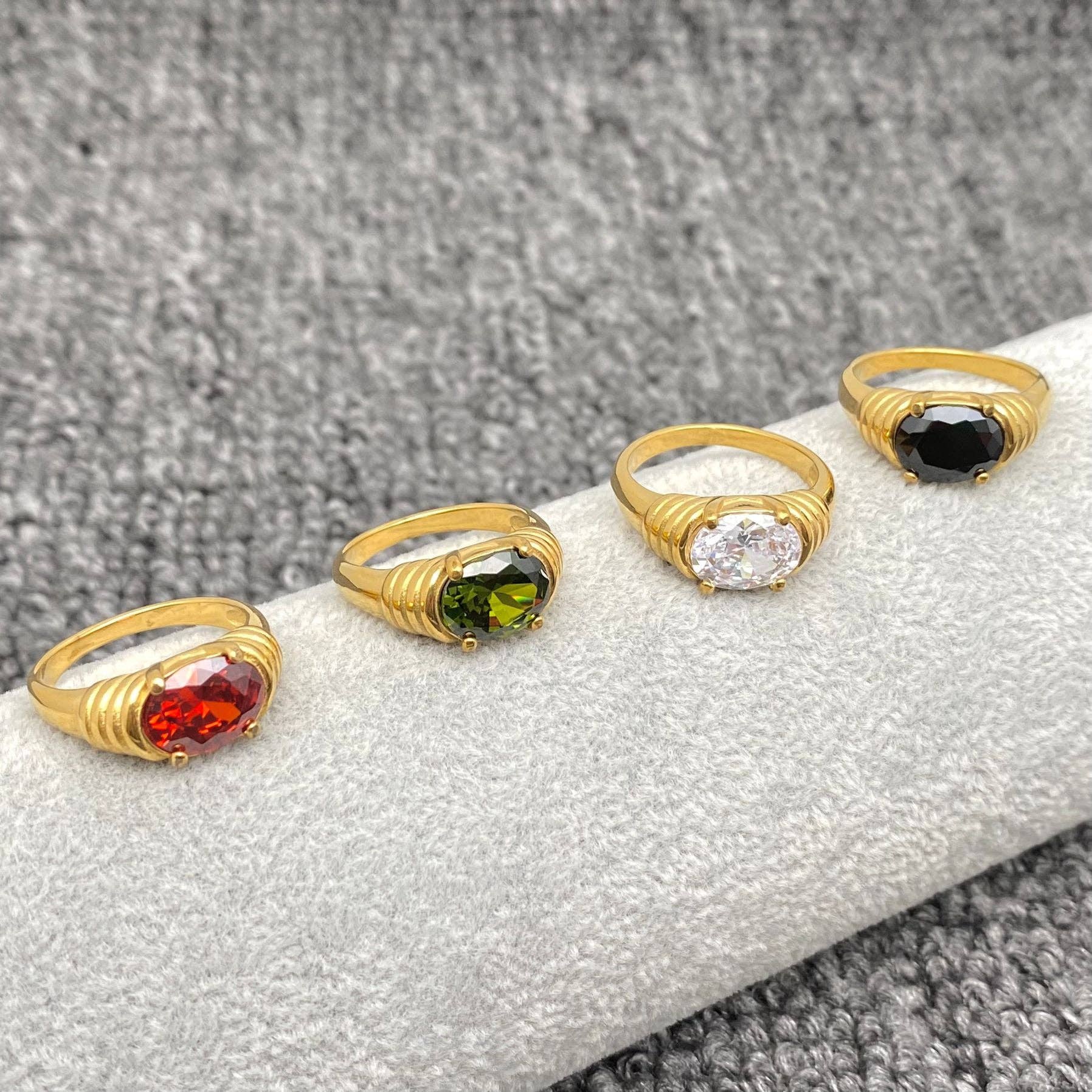 Inlaid Zircon 18K Gold Plated Stainless Steel Ring - FGS: Black / 8