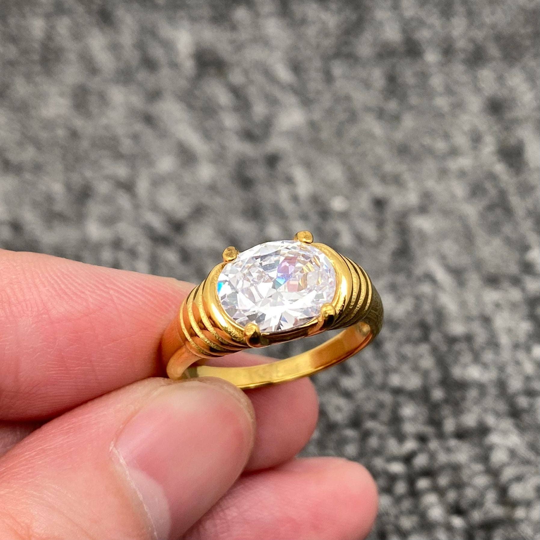 Inlaid Zircon 18K Gold Plated Stainless Steel Ring - FGS: Black / 8