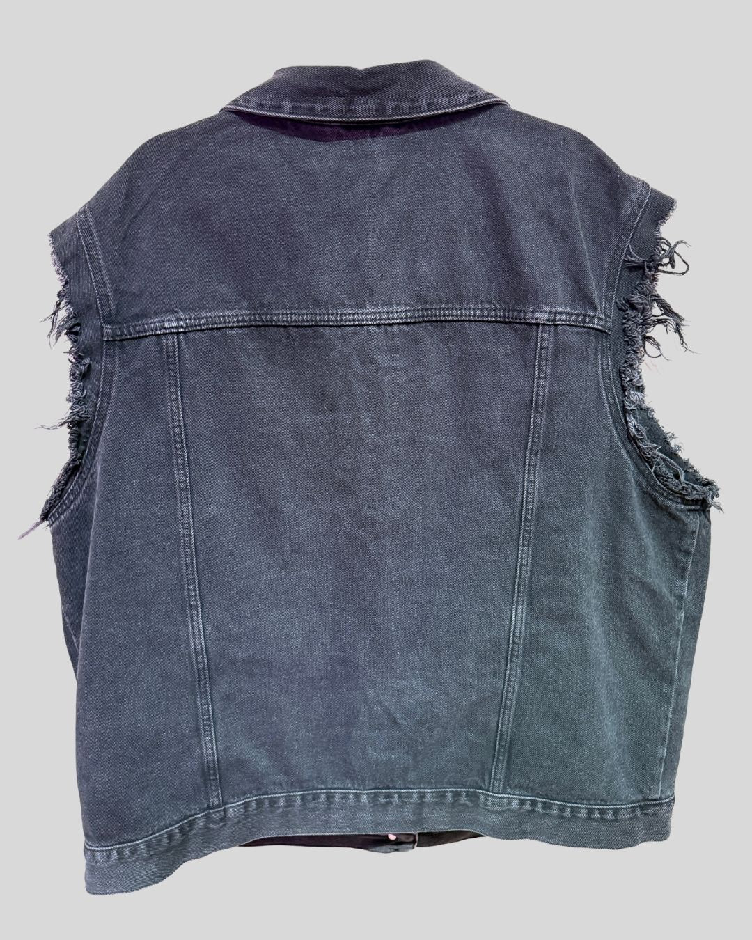 Divided black distressed vest (XXL)
