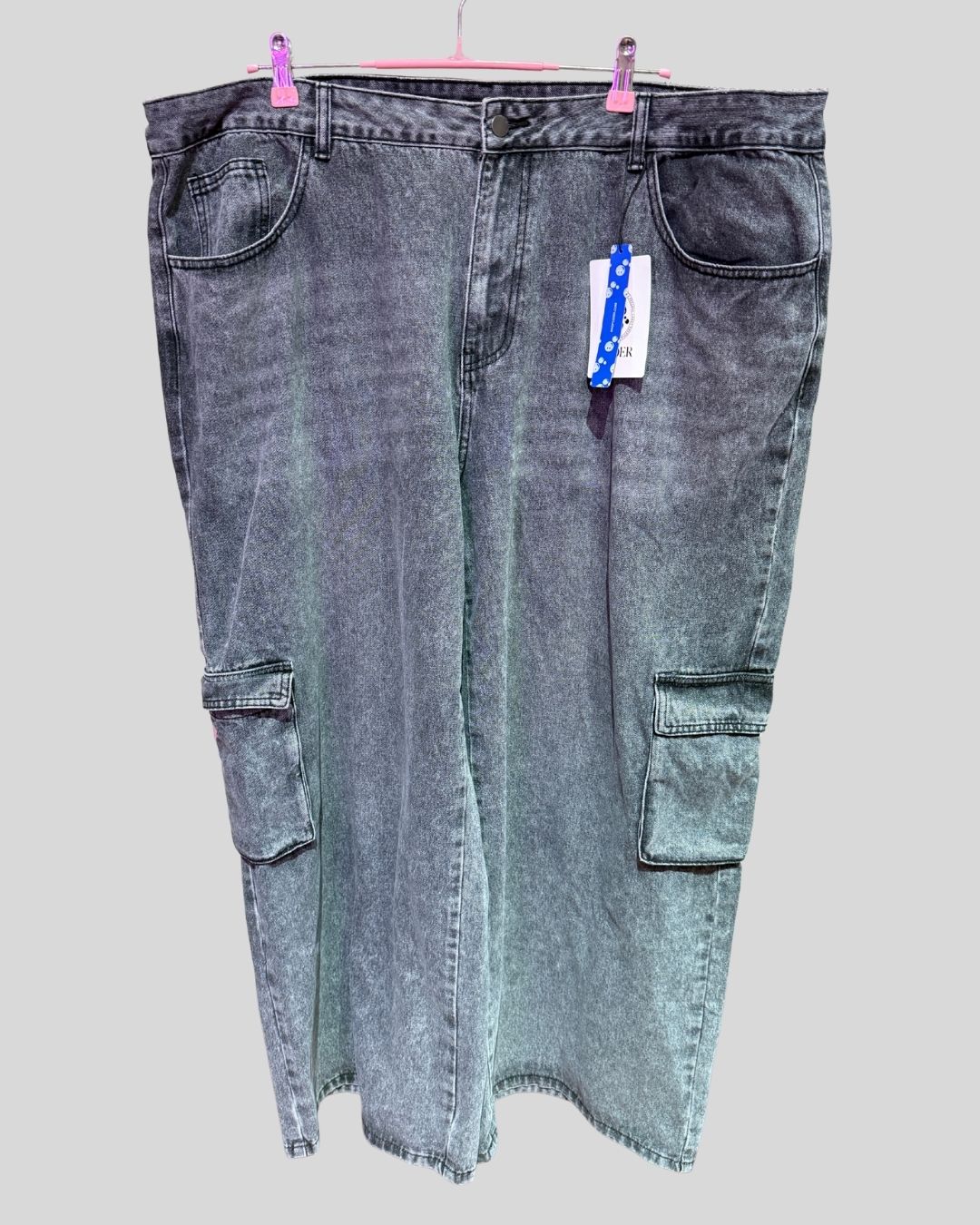 Cider NWT grey cargo jeans (3x)