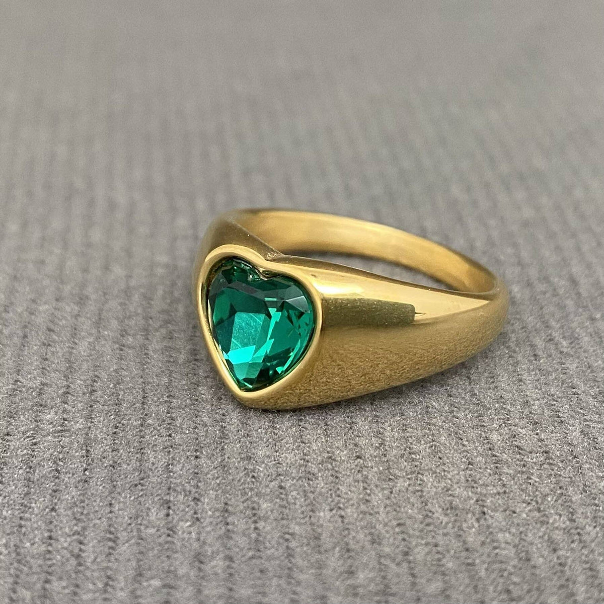 Colored Heart Zircon Glossy 18K Gold Plated S.Steel Ring - FGS: Green / 10