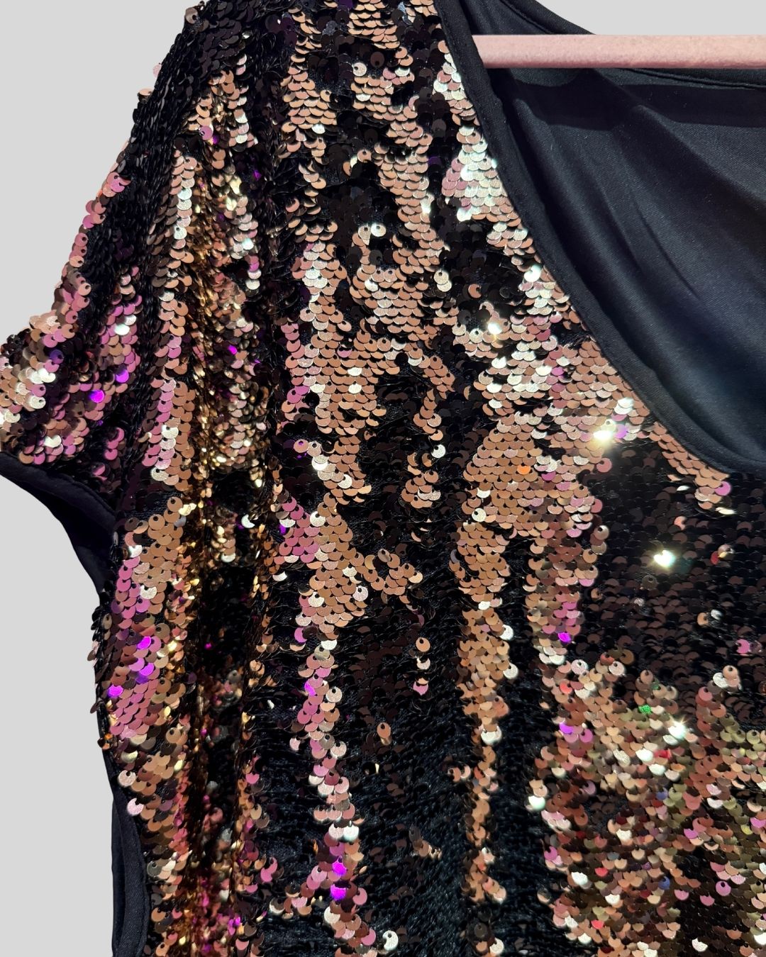 Torrid NWT Gold and Black Flip Sequin Tee (4)