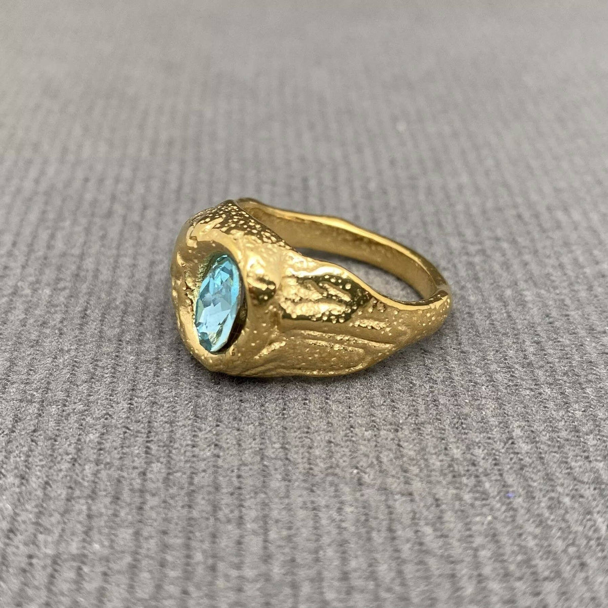 Blue Zircon Inlaid 18K Gold Plated Stainless Steel Ring - FGS