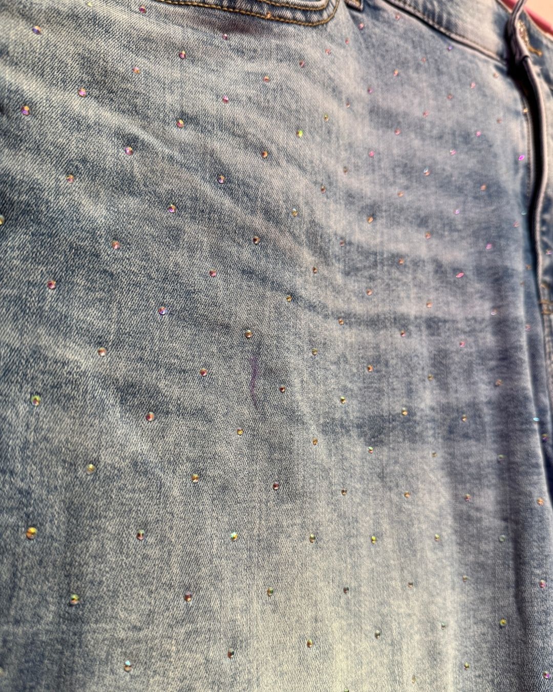 Torrid NWT rhinestone jeans (26R)