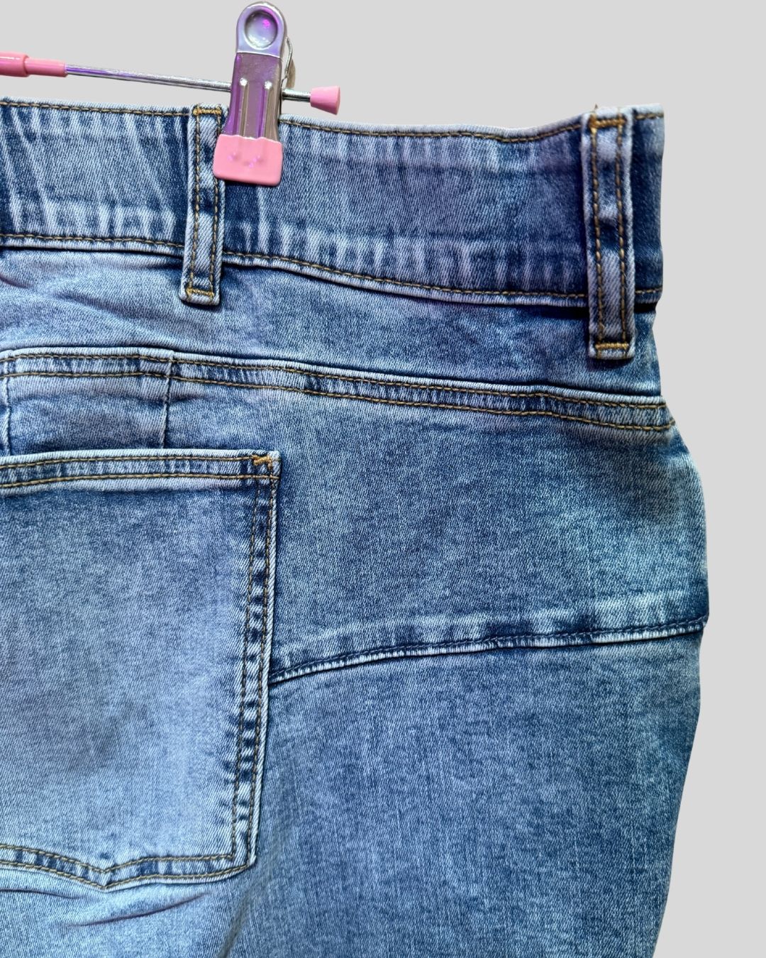 Torrid NWT rhinestone jeans (26R)