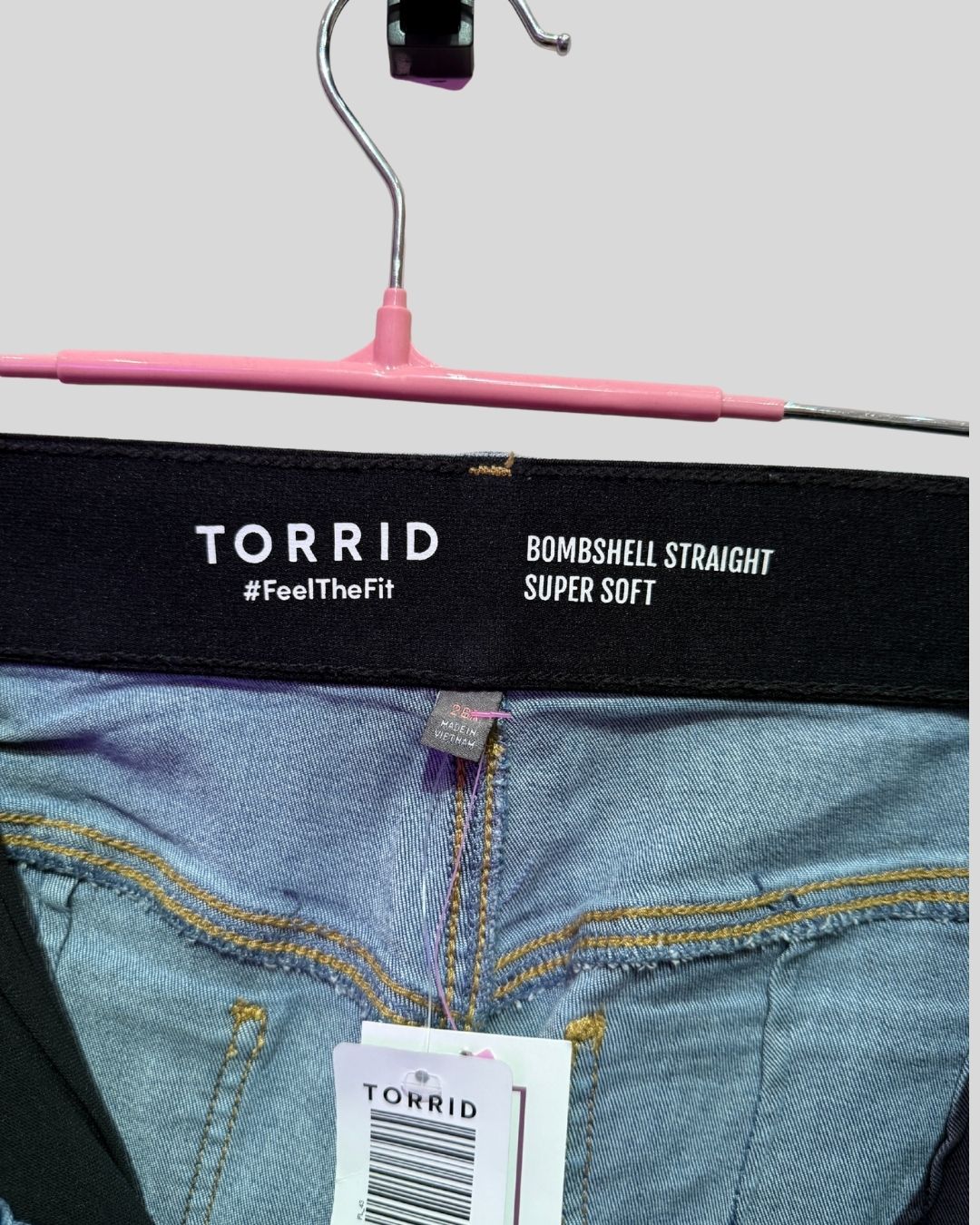 Torrid NWT rhinestone jeans (26R)