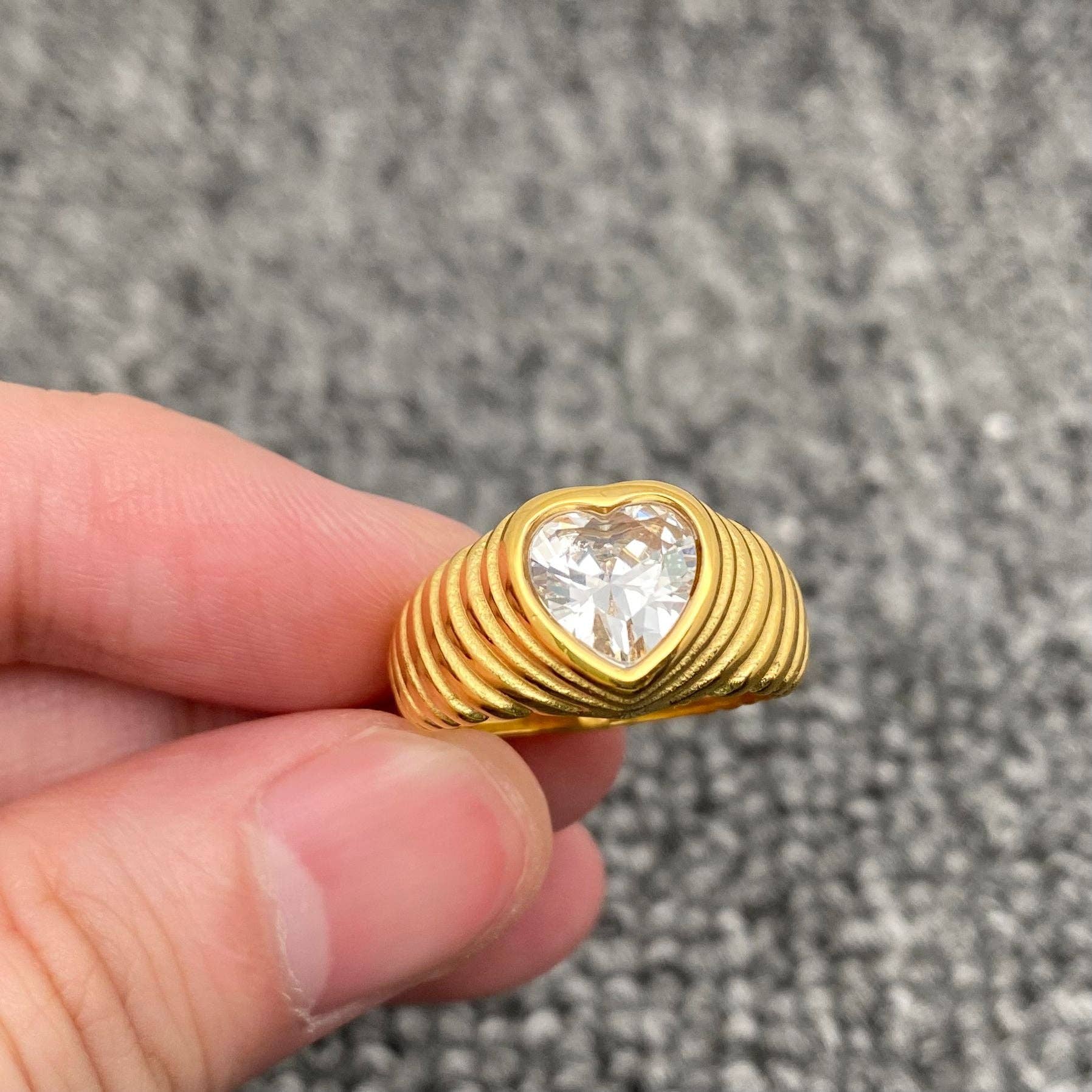 Heart Zircon Wavy 18K Gold Plated Stainless Steel Ring - FGS: 8