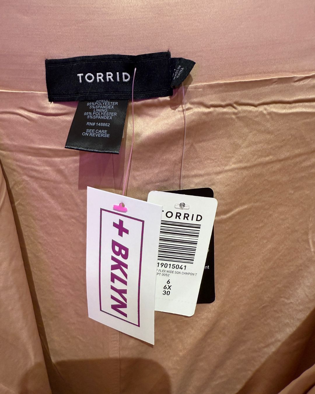 TORRID NWT gold sequin pants (6T)