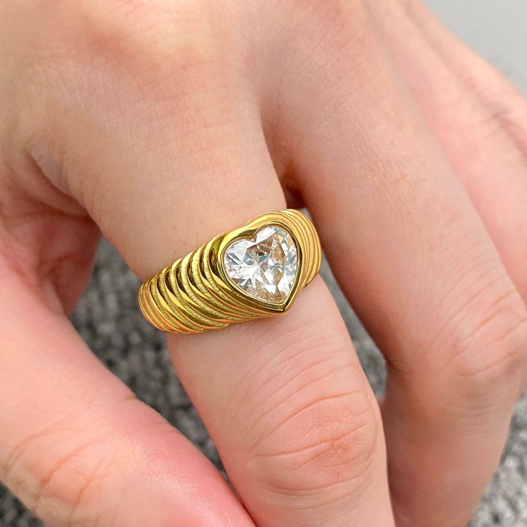 Heart Zircon Wavy 18K Gold Plated Stainless Steel Ring - FGS: 8