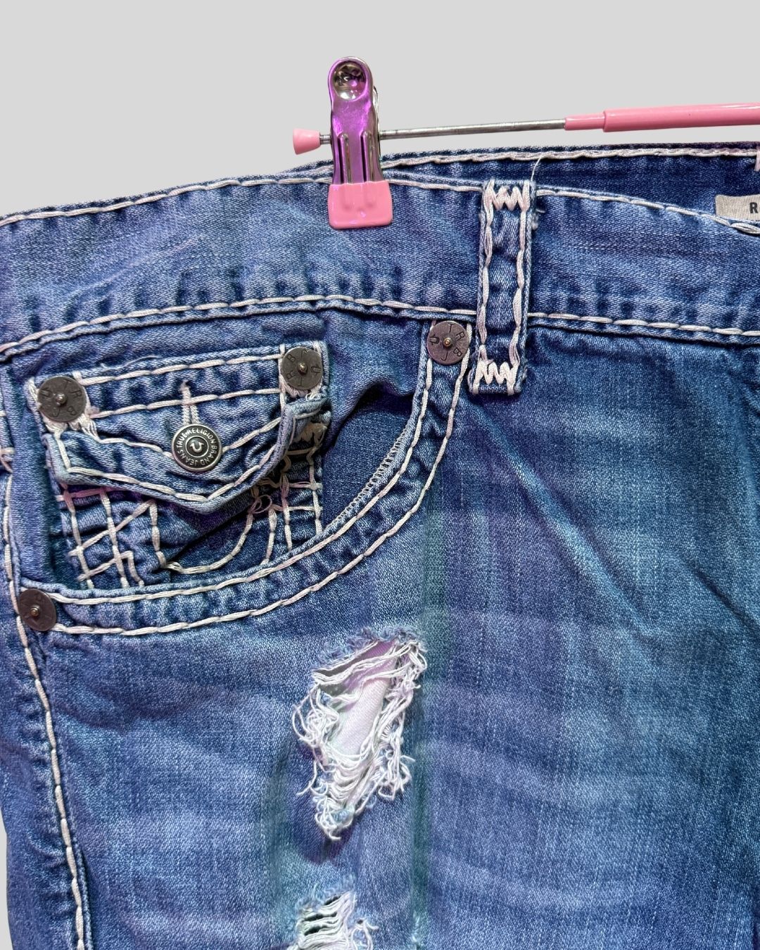 Vintage true religion light wash Ricky relaxed straight distressed jorts (44)