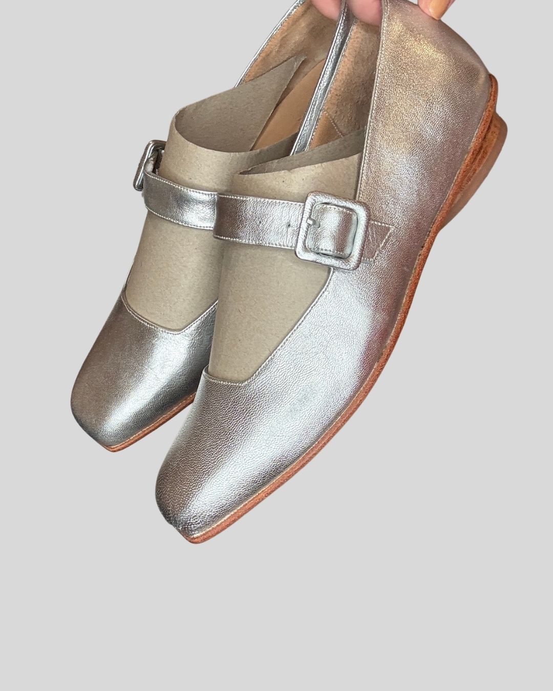 Zou Xou NEW Silver Mary Janes (9 FITS 8.5)