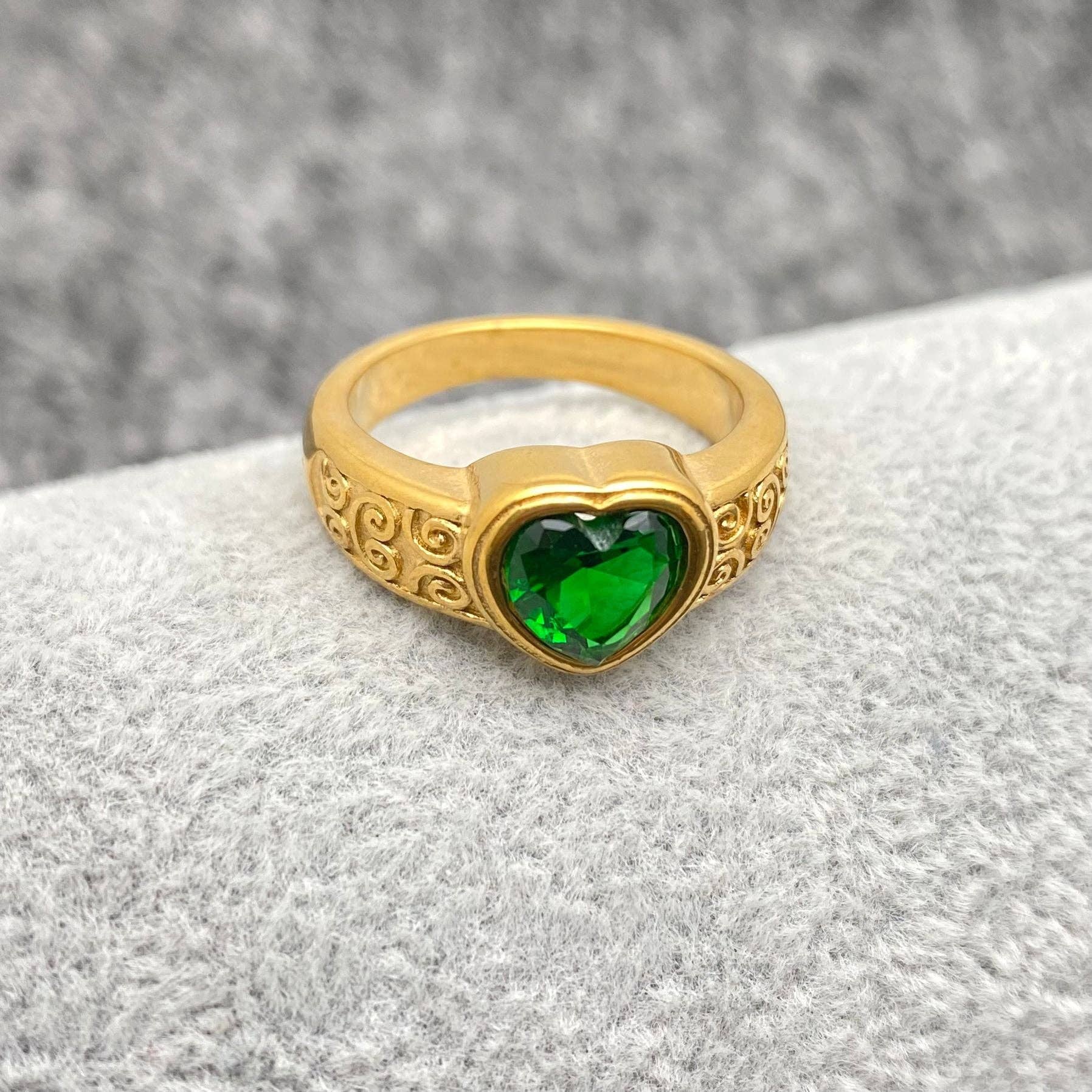 Inlaid Heart Zircon 18K Gold Plated Stainless Steel Ring-FGS: Red / 8