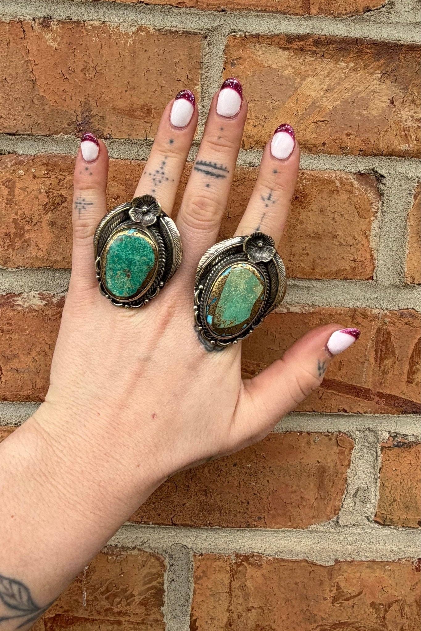 Green Hues Pattern Oval Ring: 8
