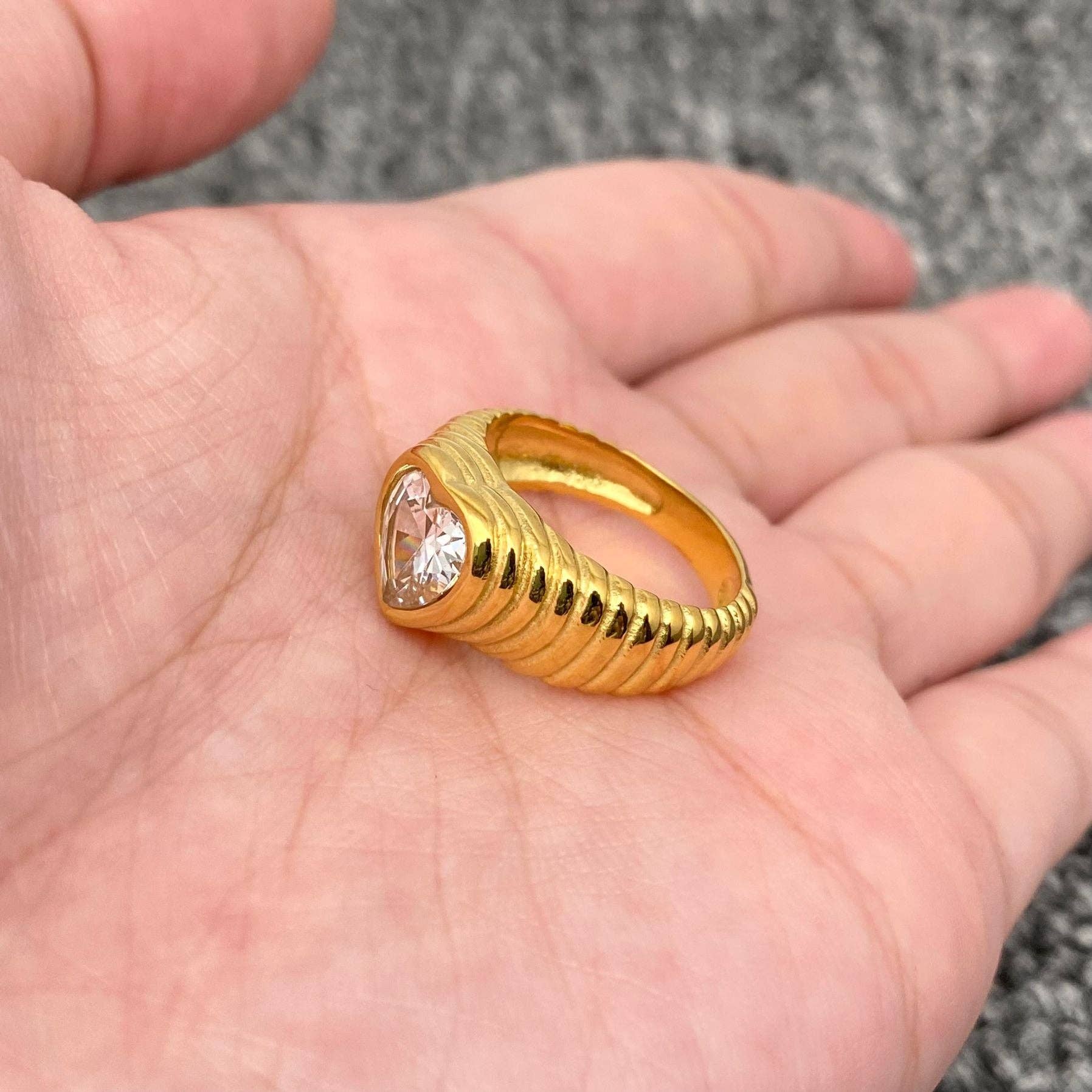 Heart Zircon Wavy 18K Gold Plated Stainless Steel Ring - FGS: 8