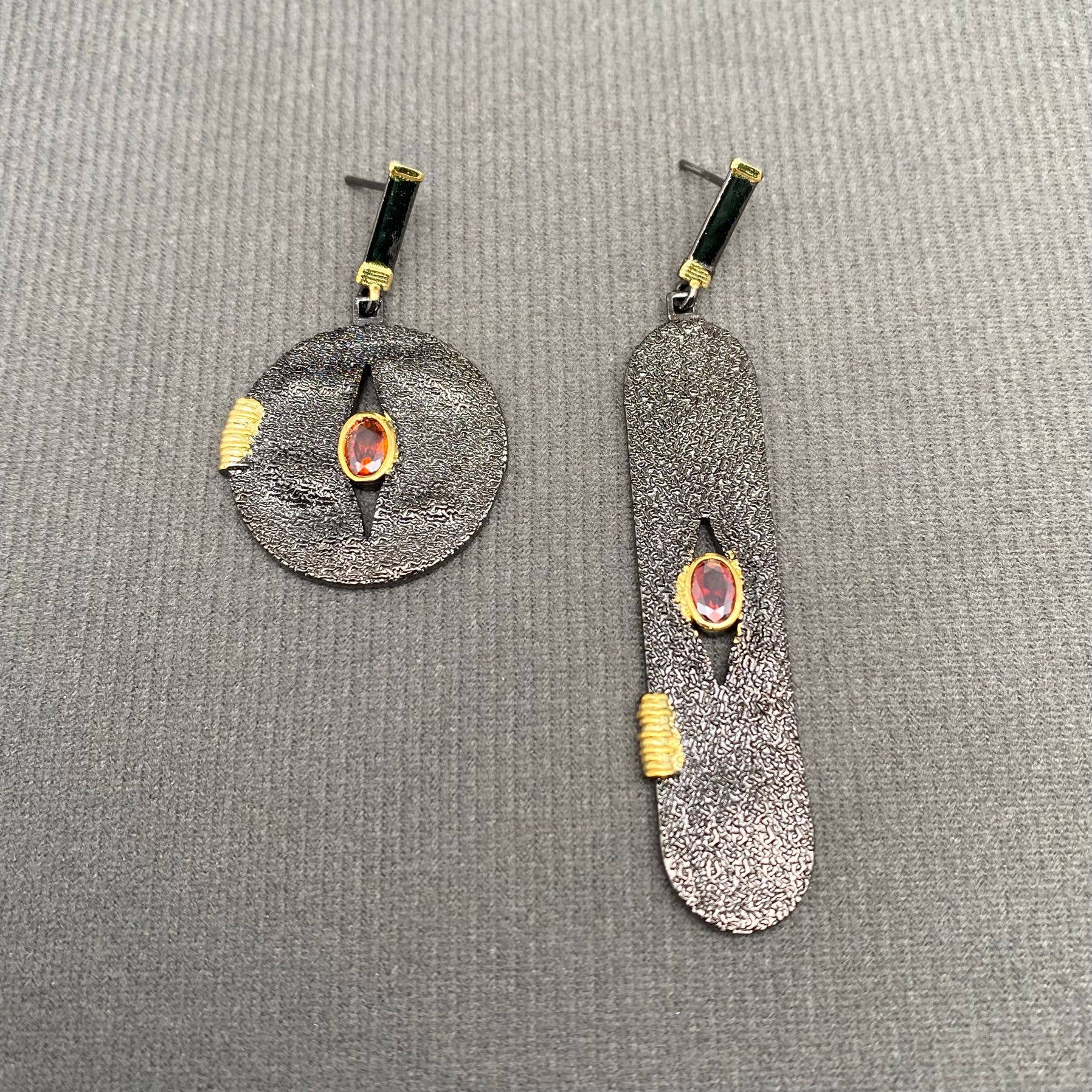 Zircon Inlaid Asymmetric Black Geometric Earrings