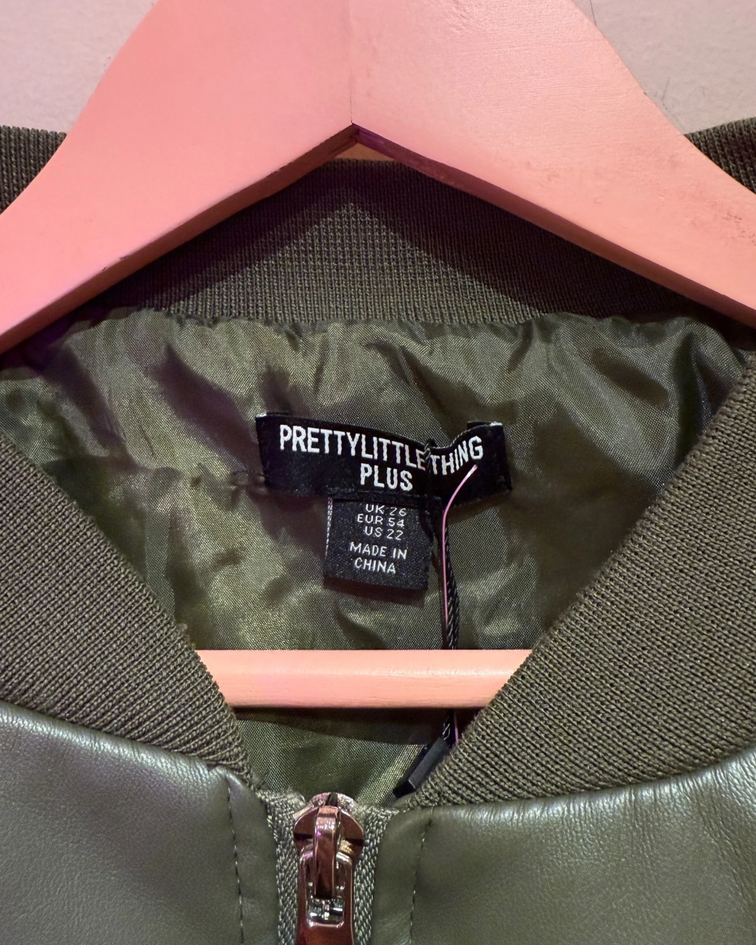 Pretty Little Thing NWT Green Faux Leather Bomber Jacket (22)