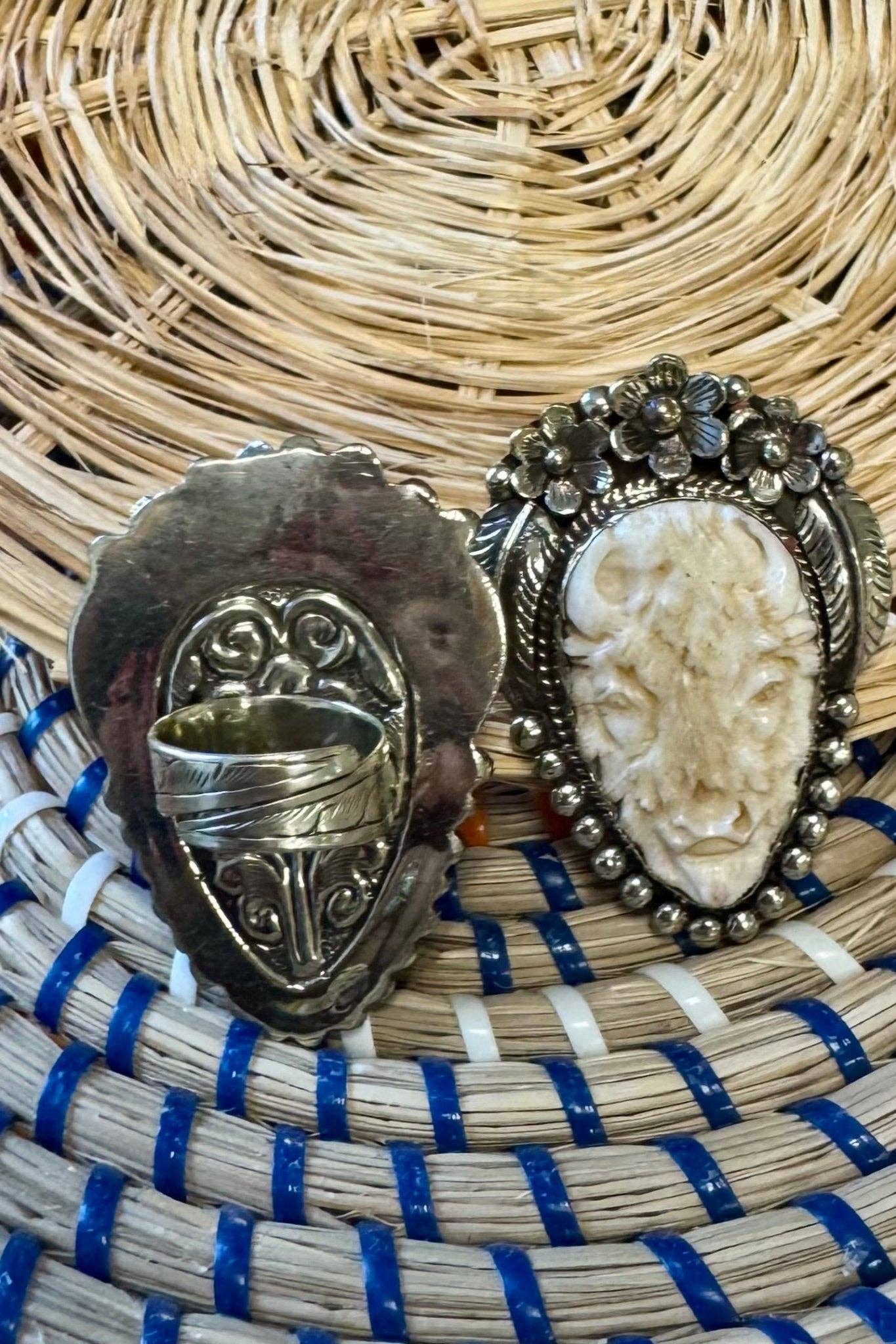 Inner Animal Ring w/ Flower Border