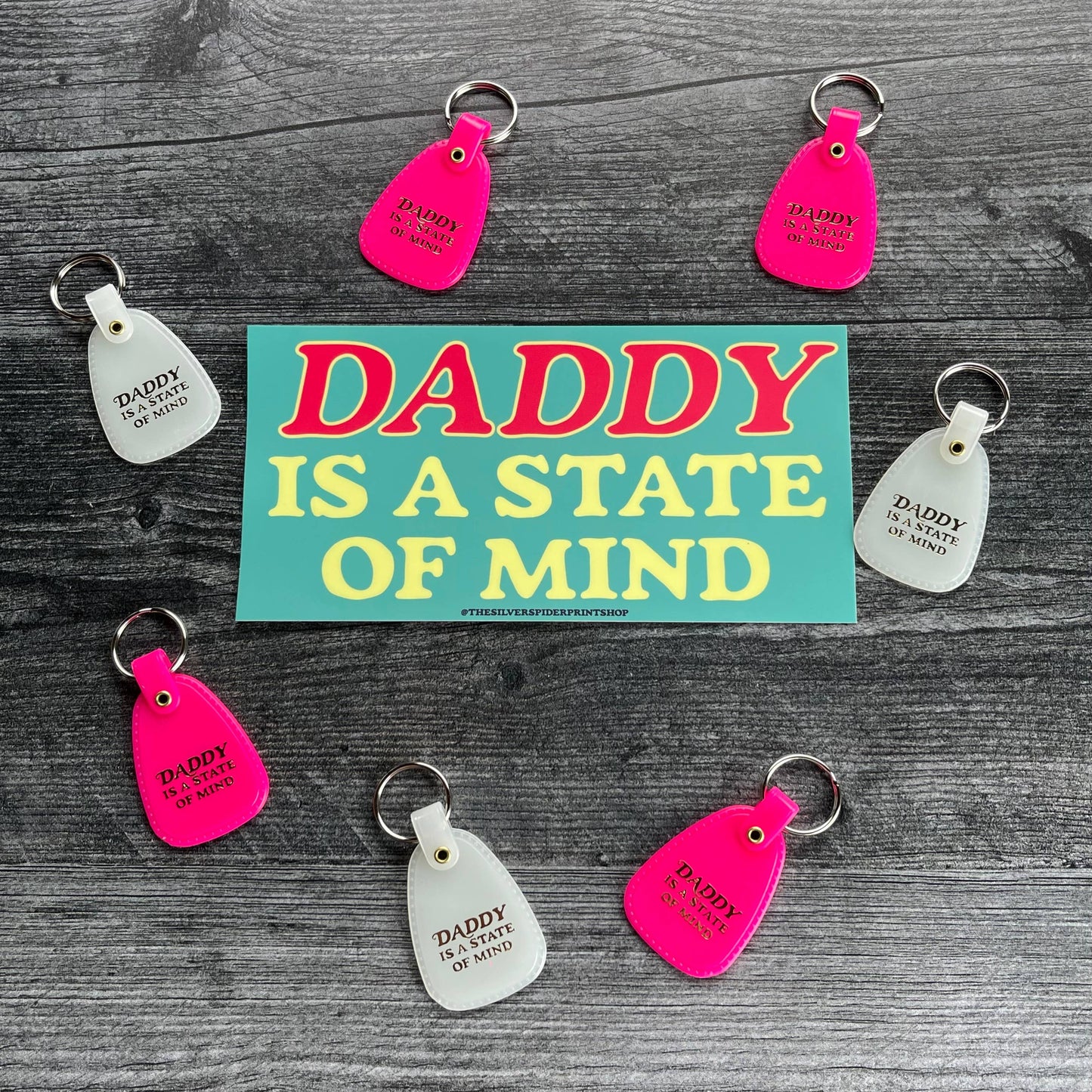 The Silver Spider - Daddy is a state of mind Saddle Keychain hot pink or glow: Hot pink