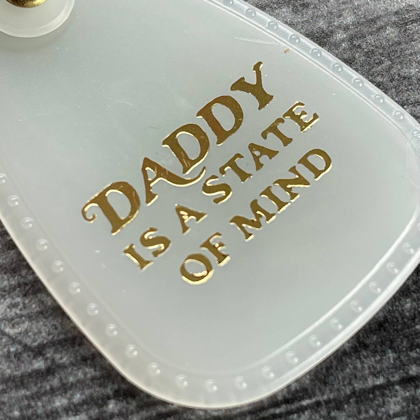 The Silver Spider - Daddy is a state of mind Saddle Keychain hot pink or glow: Hot pink