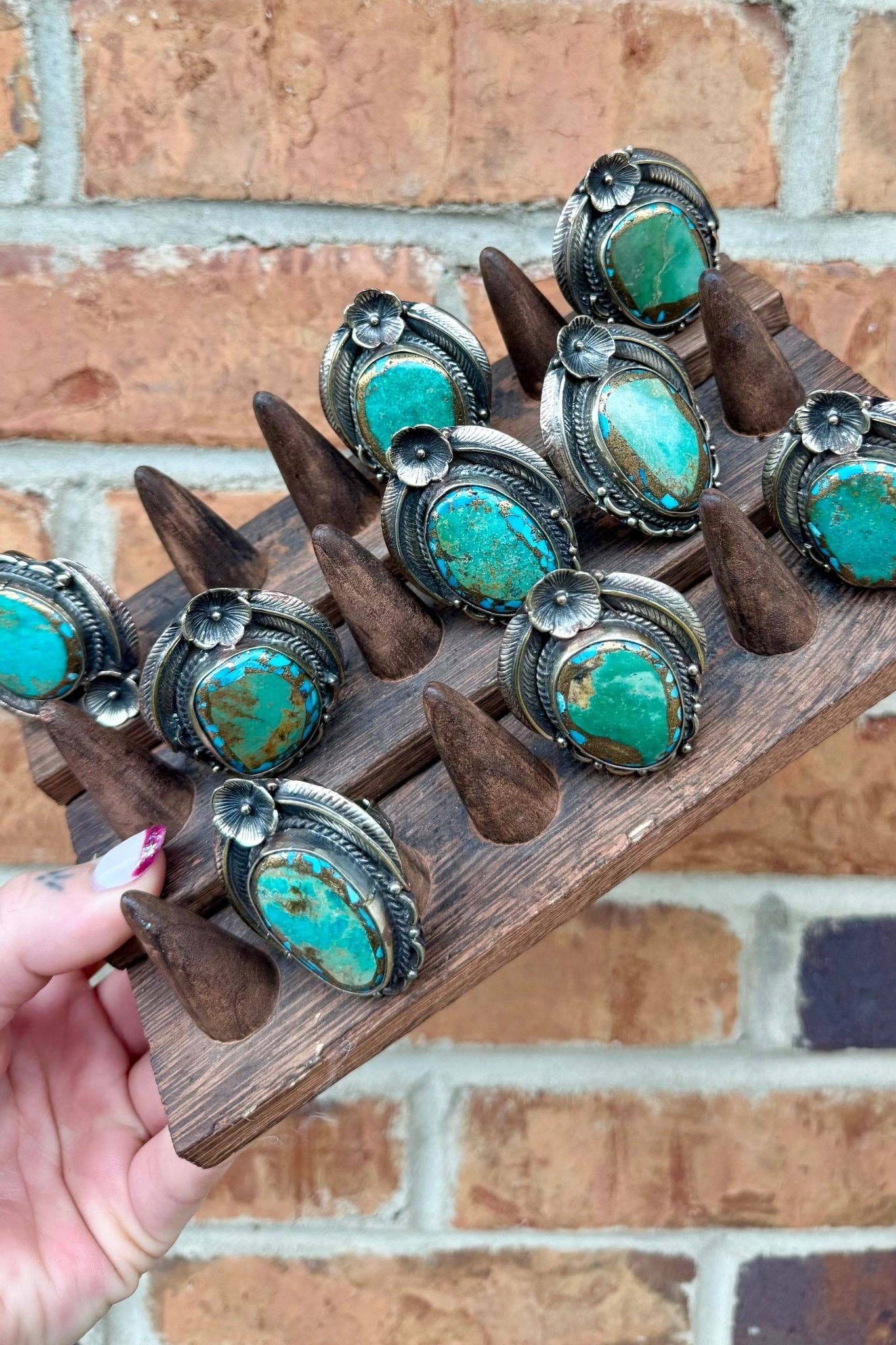 Green Hues Pattern Oval Ring: 8
