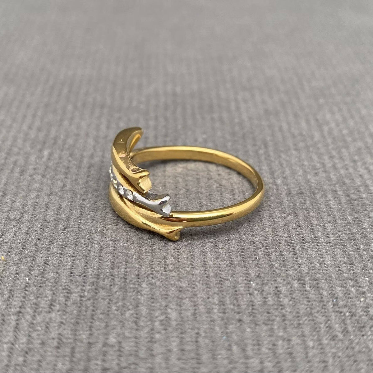 Zircon Inlaid Fish Two-tone 18K Gold Plated S.Steel Ring - FGS: 8