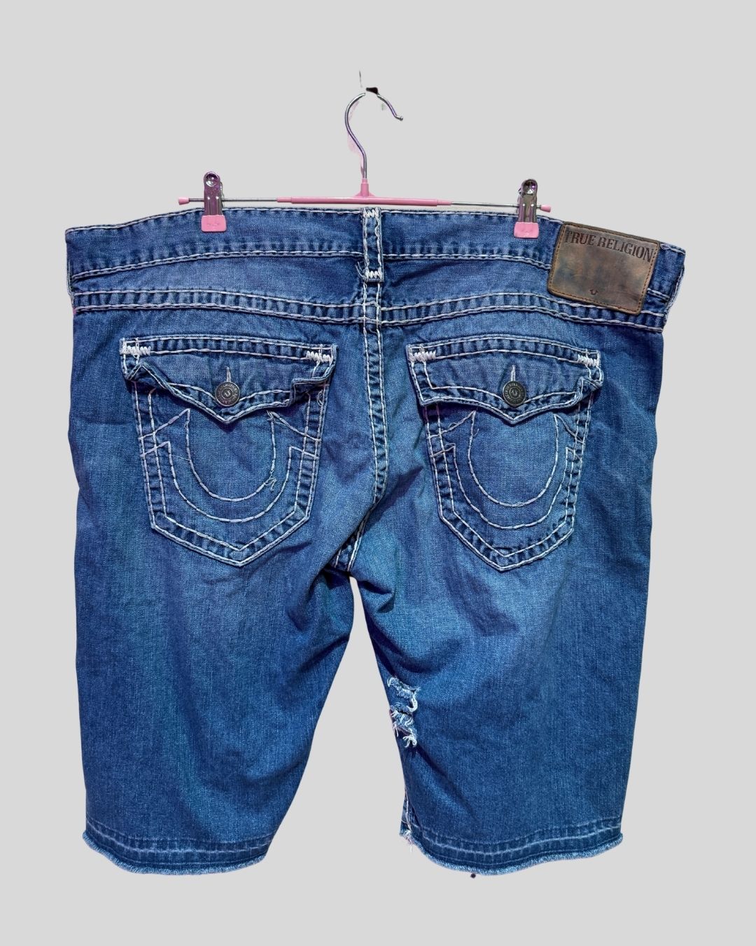 Vintage true religion light wash Ricky relaxed straight distressed jorts (44)