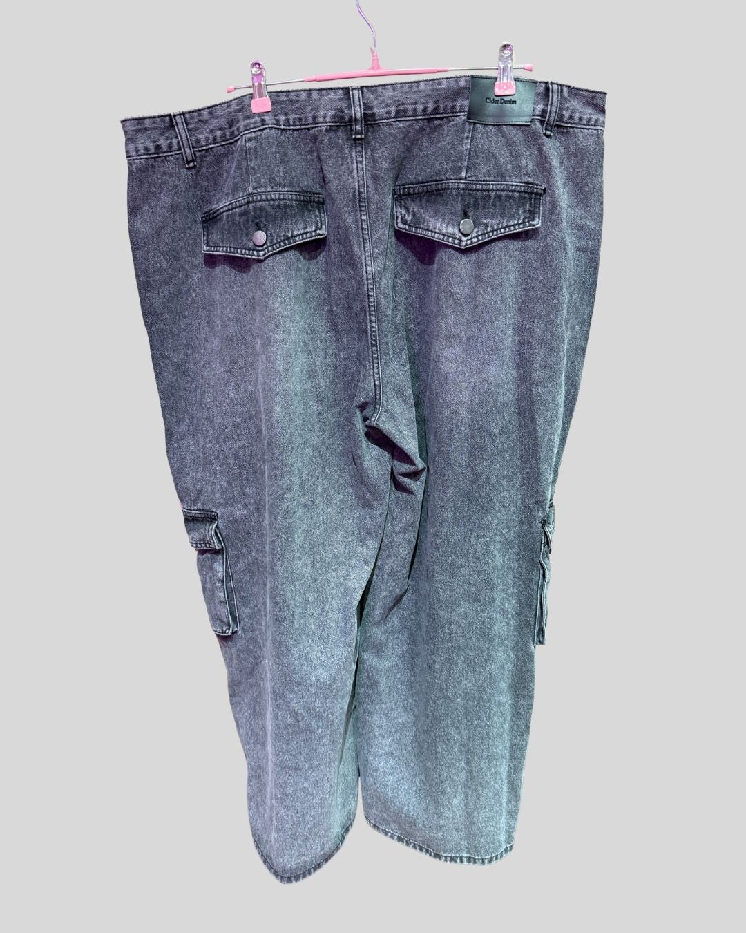 Cider NWT grey cargo jeans (3x)