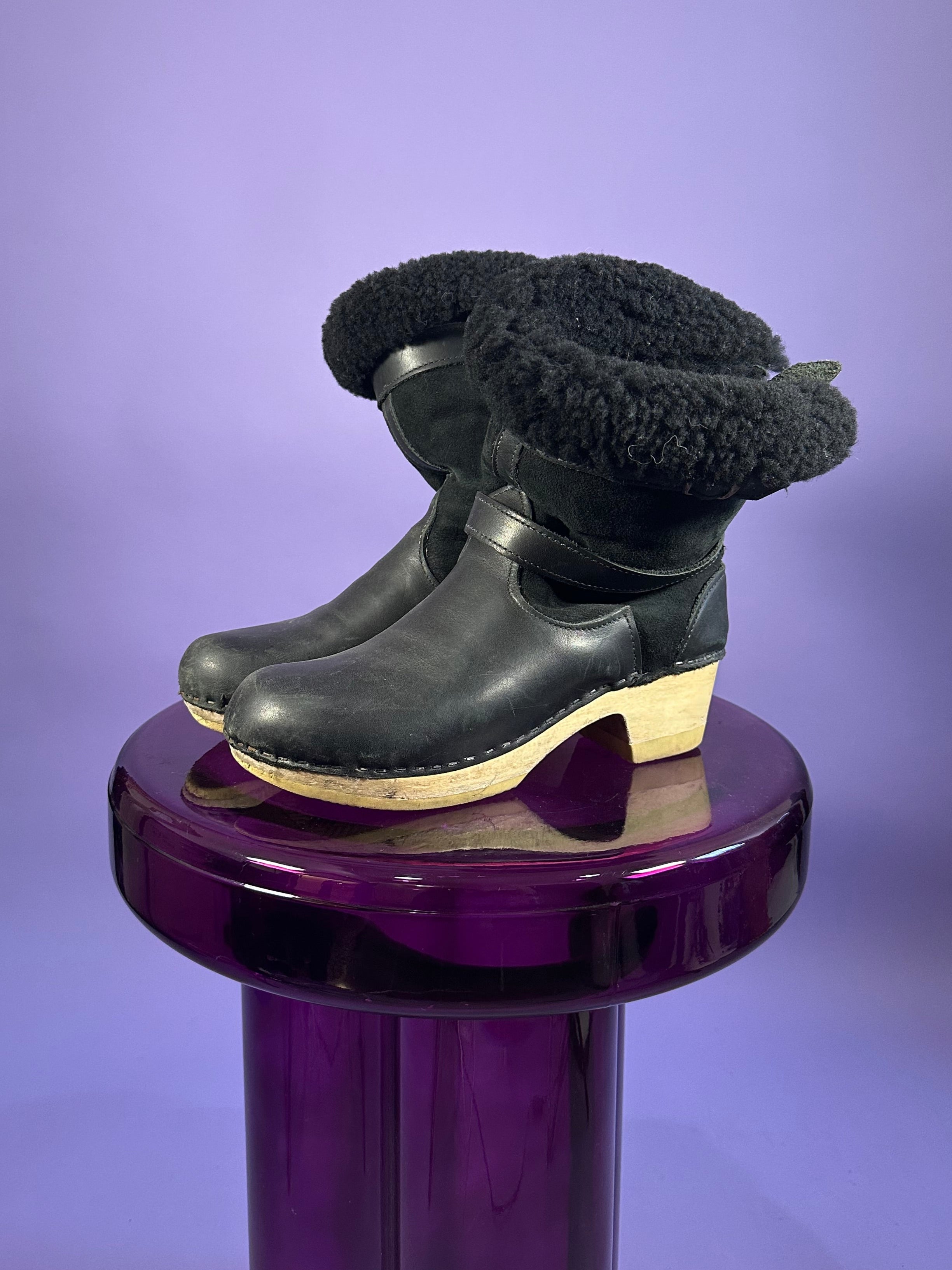 SVEN Shearling Clog Boots (42)