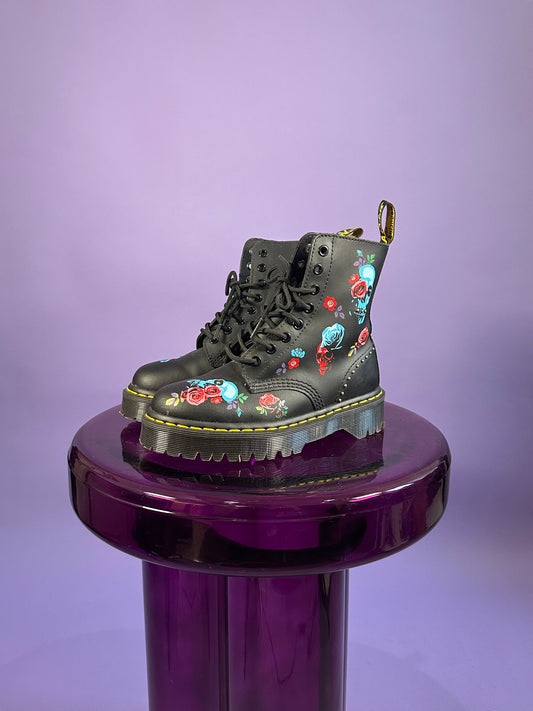 Dr. Martens Platform Skull Hearts Boots (5W)