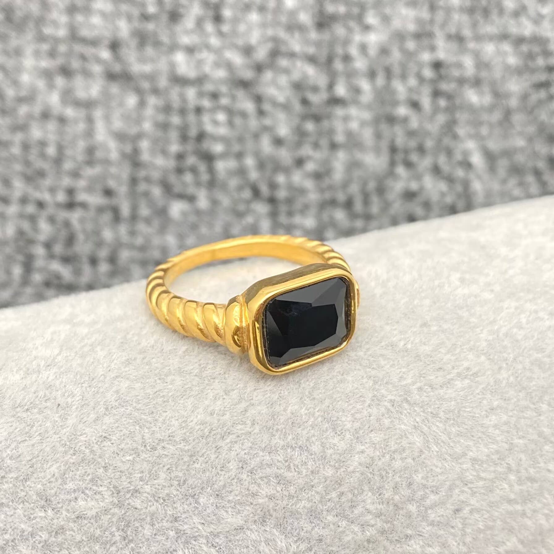 FGS - Inlaid Zircon Twisted Spiral 18K Gold Plated  Ring: Champagne / 9