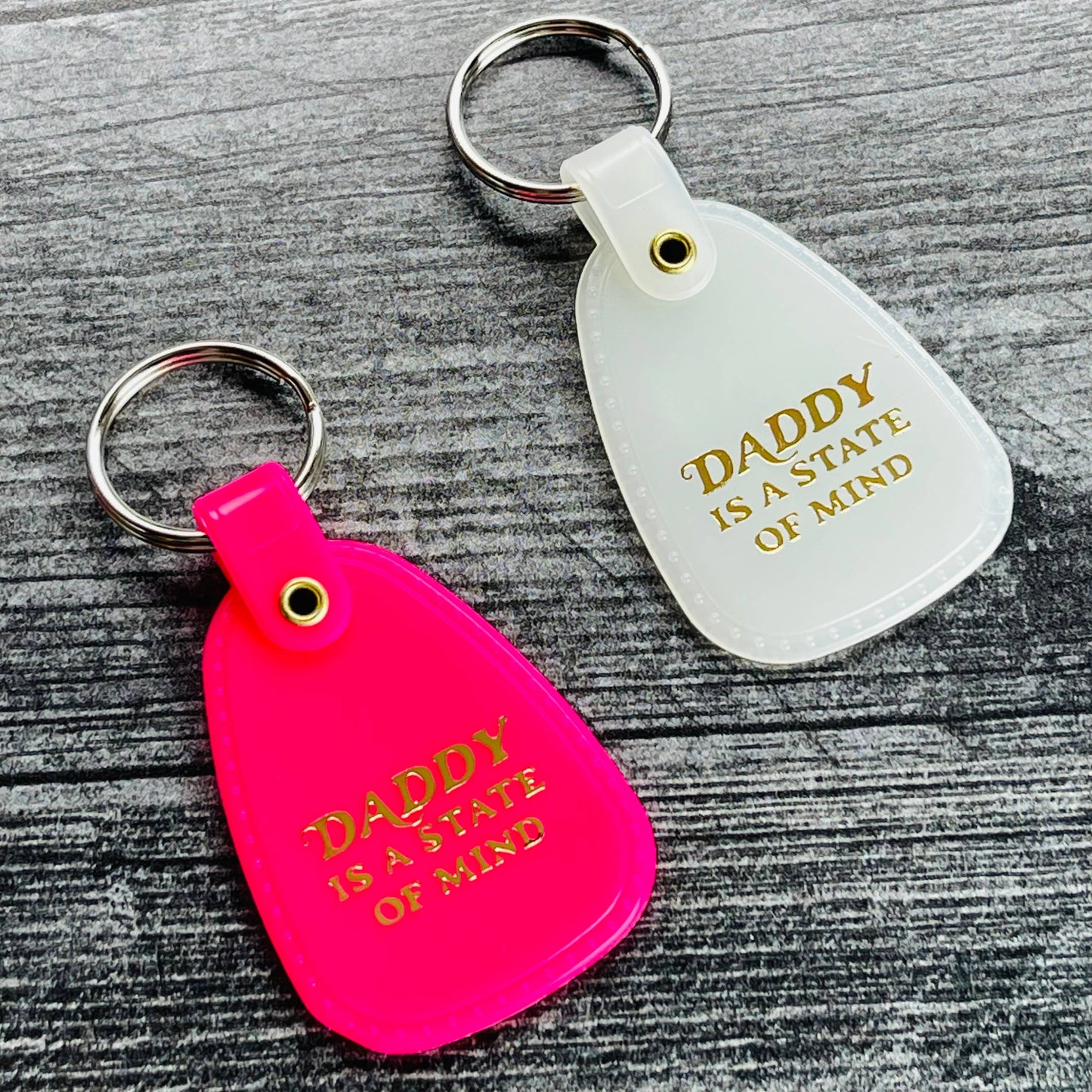 The Silver Spider - Daddy is a state of mind Saddle Keychain hot pink or glow: Hot pink