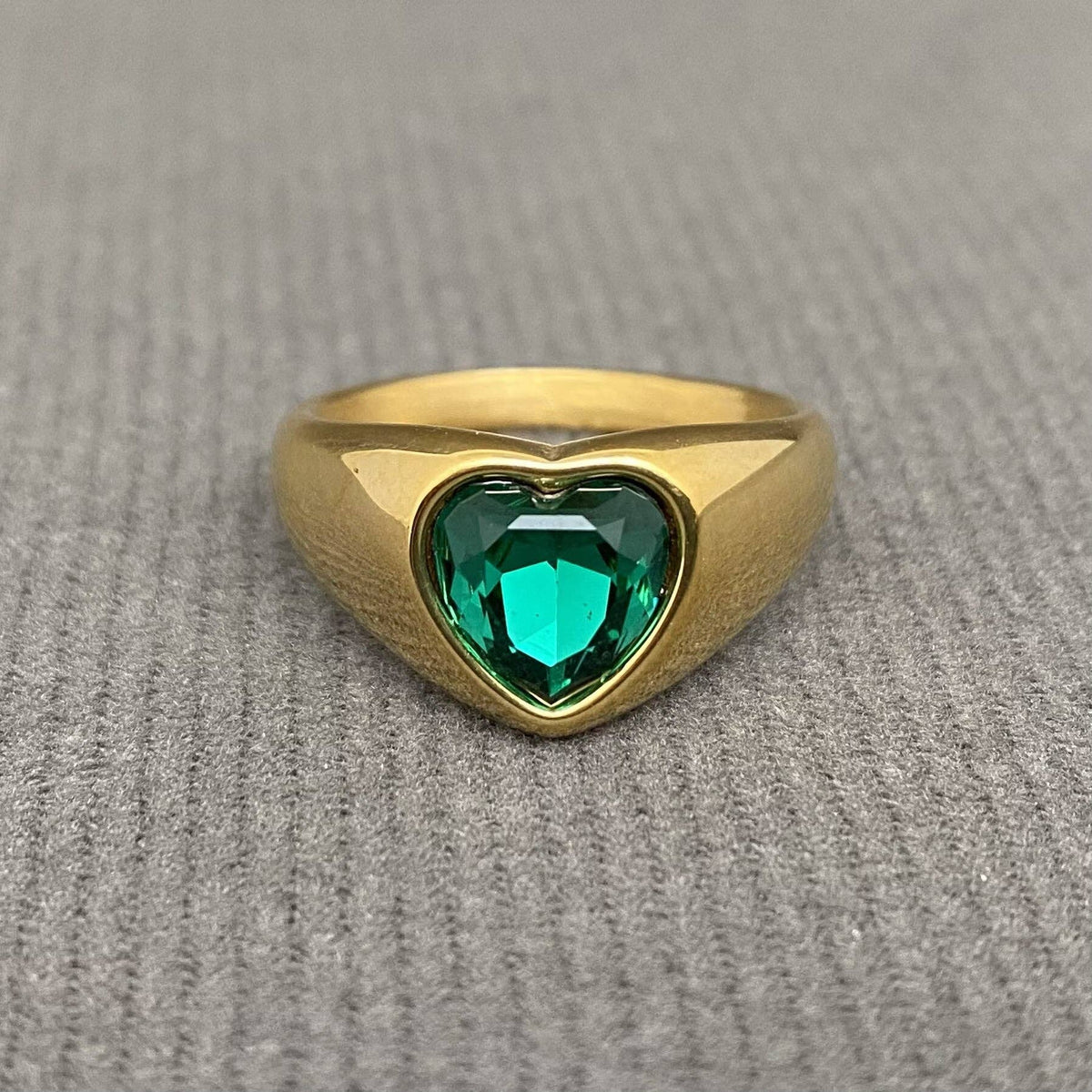 Colored Heart Zircon Glossy 18K Gold Plated S.Steel Ring - FGS: Red / 9