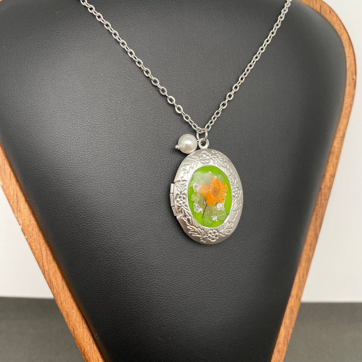 Dried Flowers Oval Locket Charm Stainless Steel Necklace - PDF: C