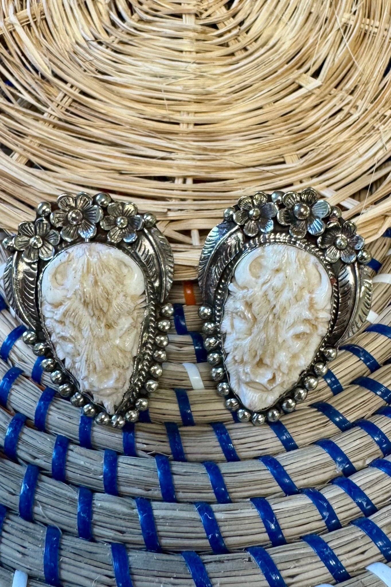 Inner Animal Ring w/ Flower Border
