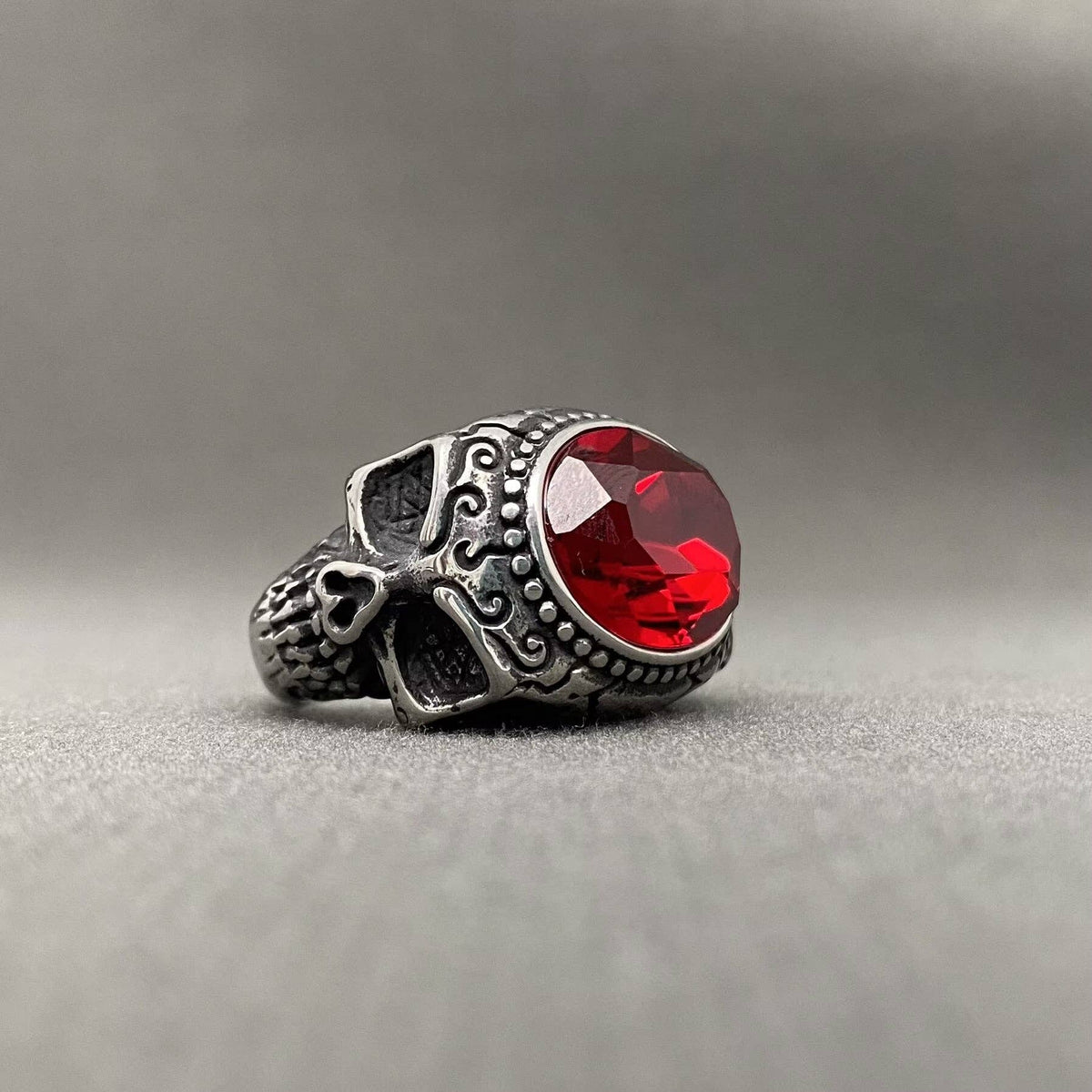Oval Zircon Inlaid Skull Men's Stainless Steel Ring - MJ/MR: Red / 10