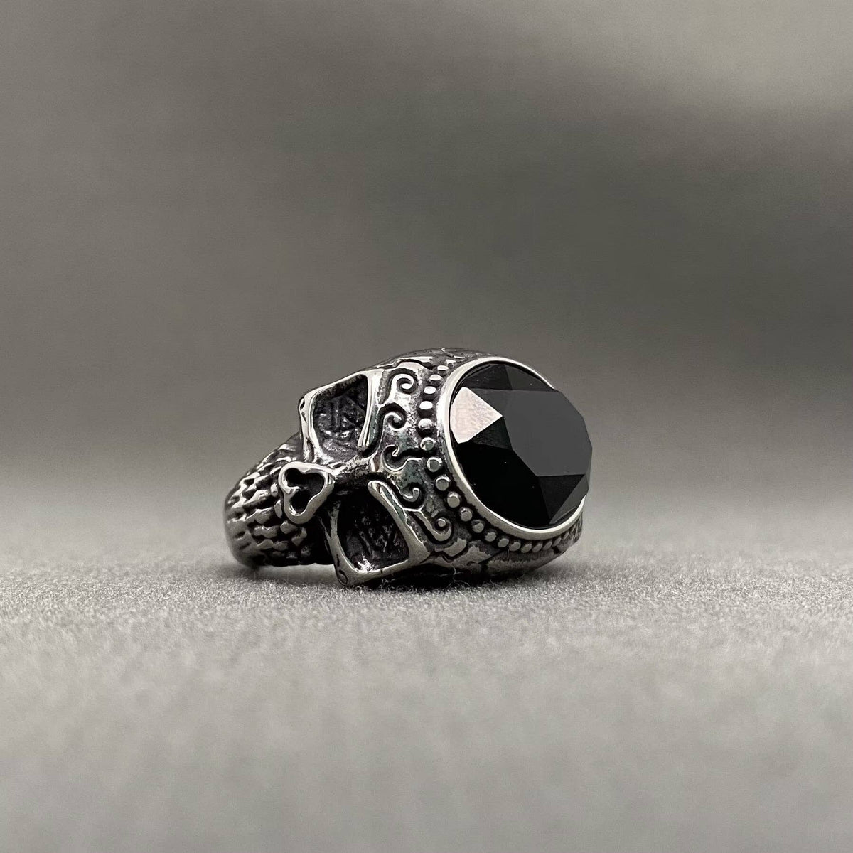 Oval Zircon Inlaid Skull Men's Stainless Steel Ring - MJ/MR: Red / 10