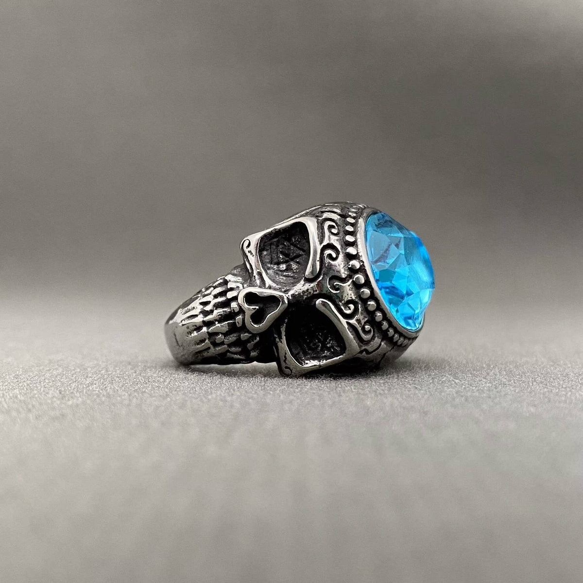 Oval Zircon Inlaid Skull Men's Stainless Steel Ring - MJ/MR: Red / 10
