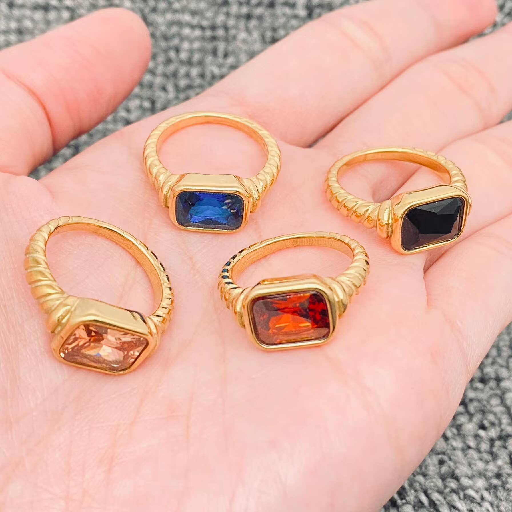 FGS - Inlaid Zircon Twisted Spiral 18K Gold Plated  Ring: Champagne / 9