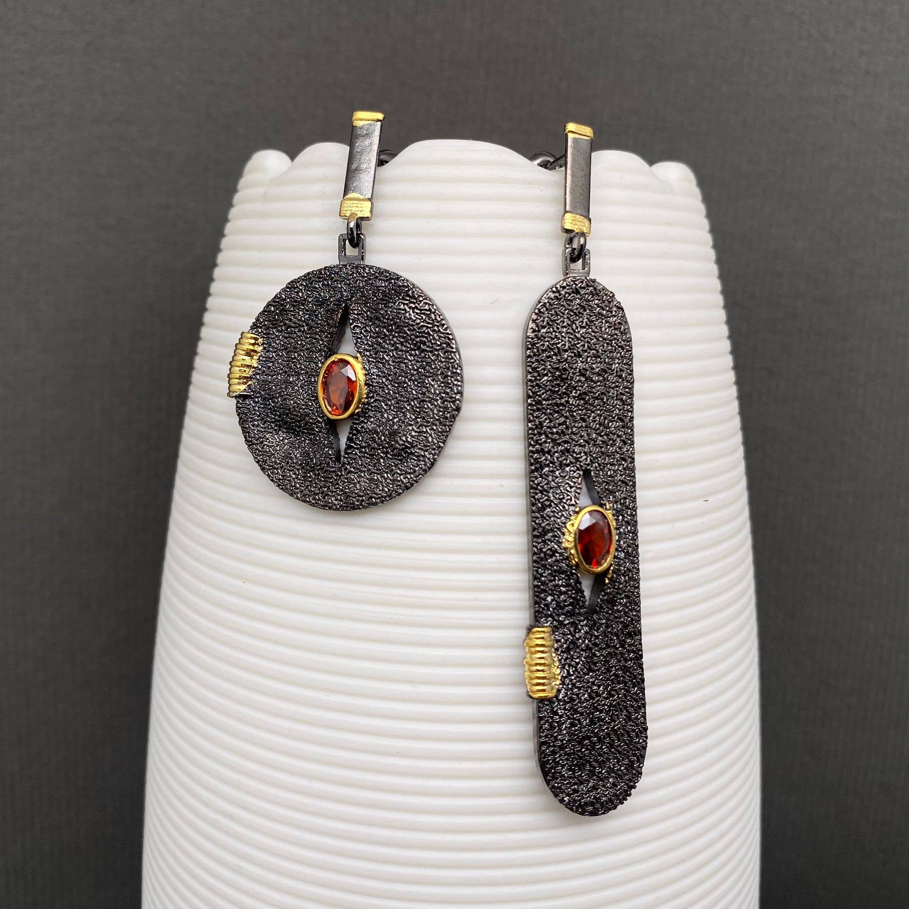 Zircon Inlaid Asymmetric Black Geometric Earrings