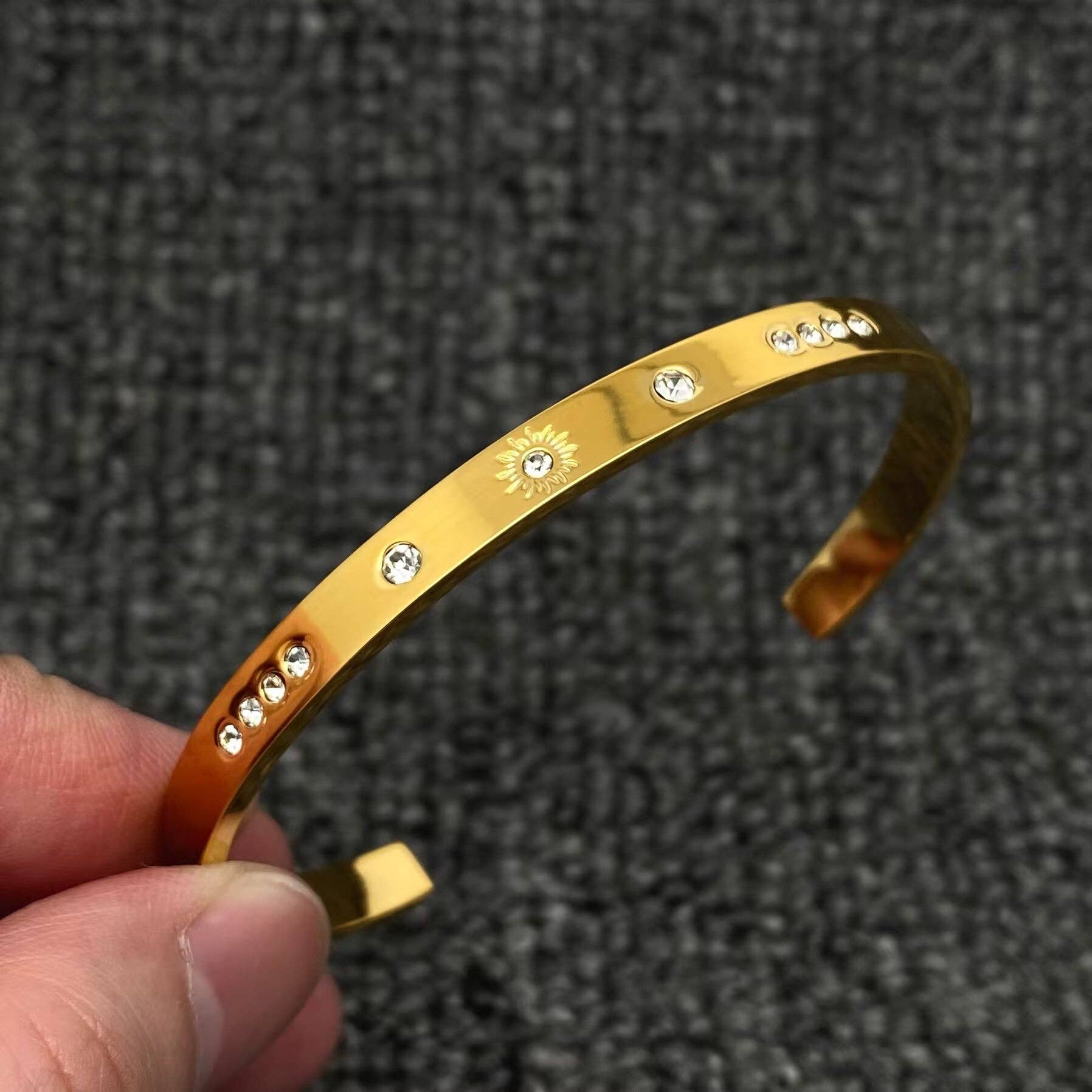 Cubic Zirconia Stars 18K Golden S.Steel Cuff - FGS/MS: F