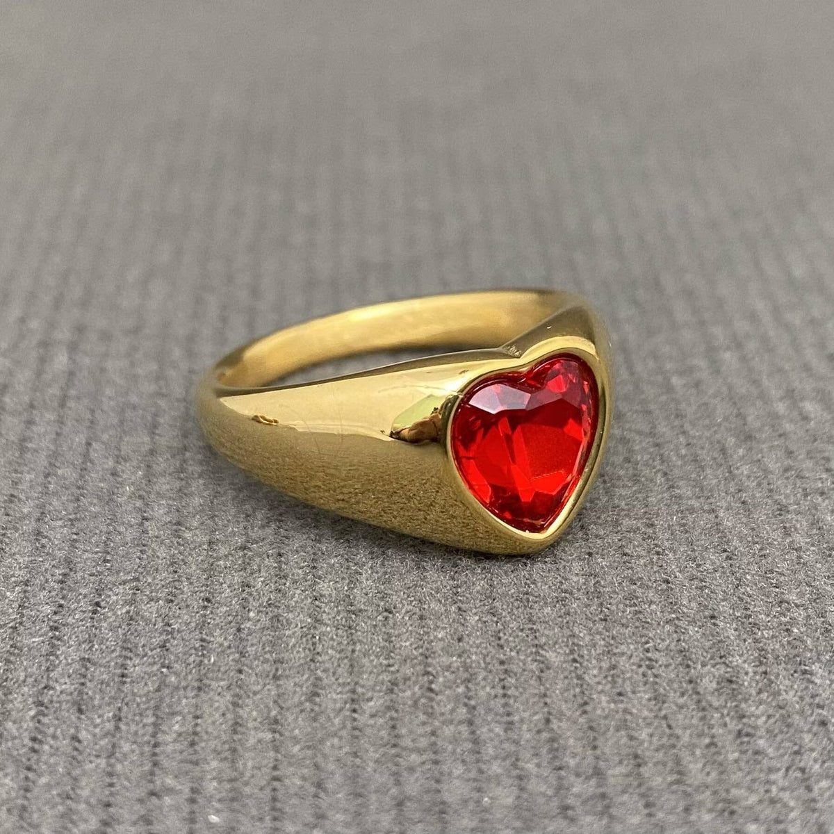 Colored Heart Zircon Glossy 18K Gold Plated S.Steel Ring - FGS: White / 10