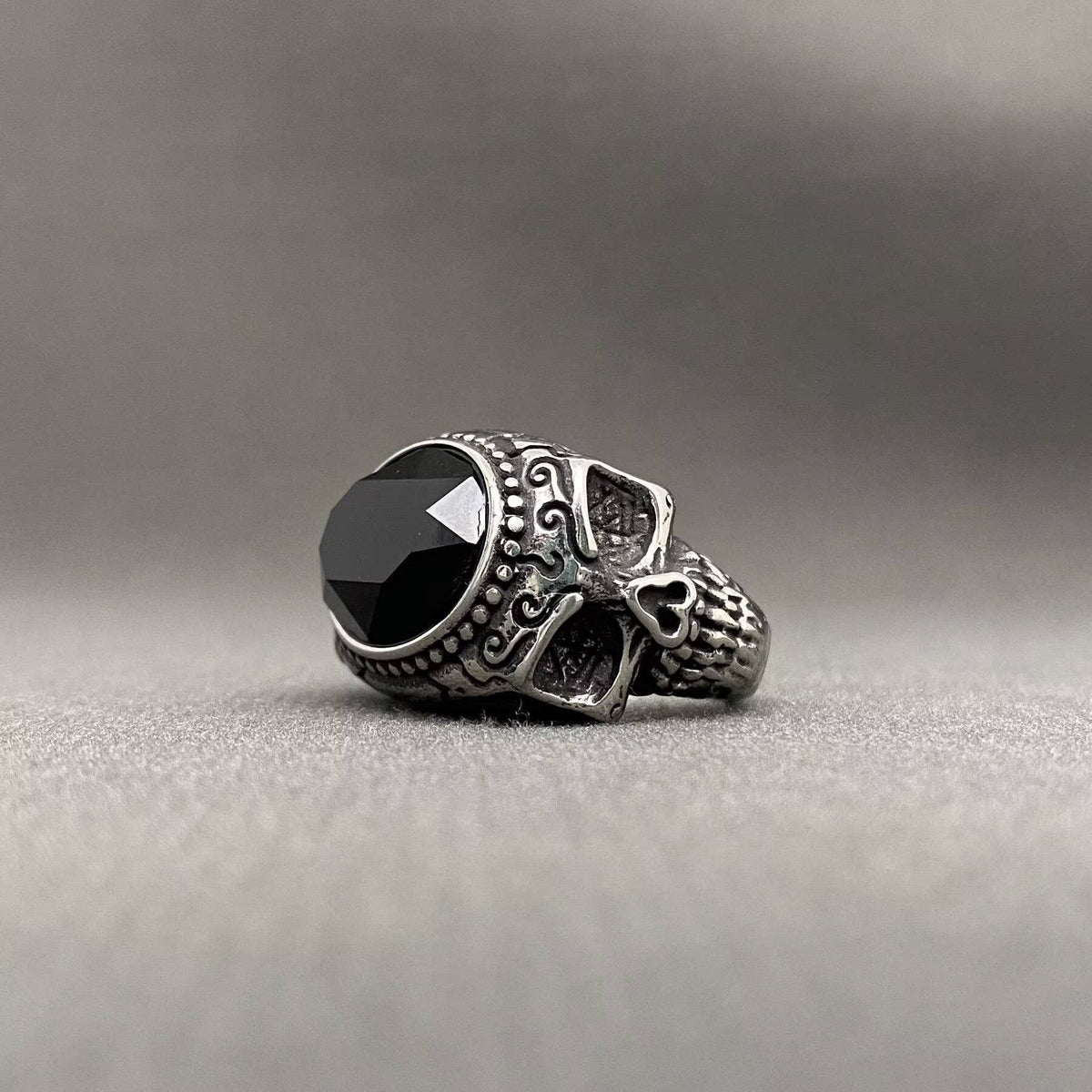 Oval Zircon Inlaid Skull Men's Stainless Steel Ring - MJ/MR: Red / 10